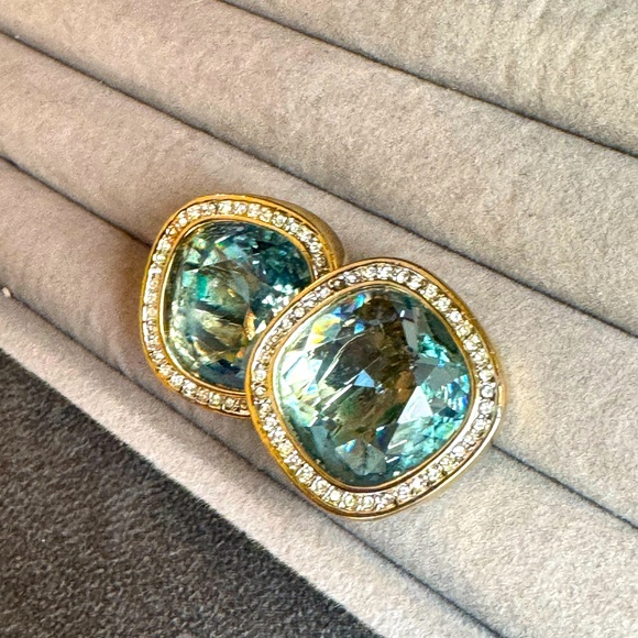 D S Co. Daniel Swarovski SAL Gold Tone Blue White Crystal Clip On Earrings0.7/8” - Picture 3 of 6